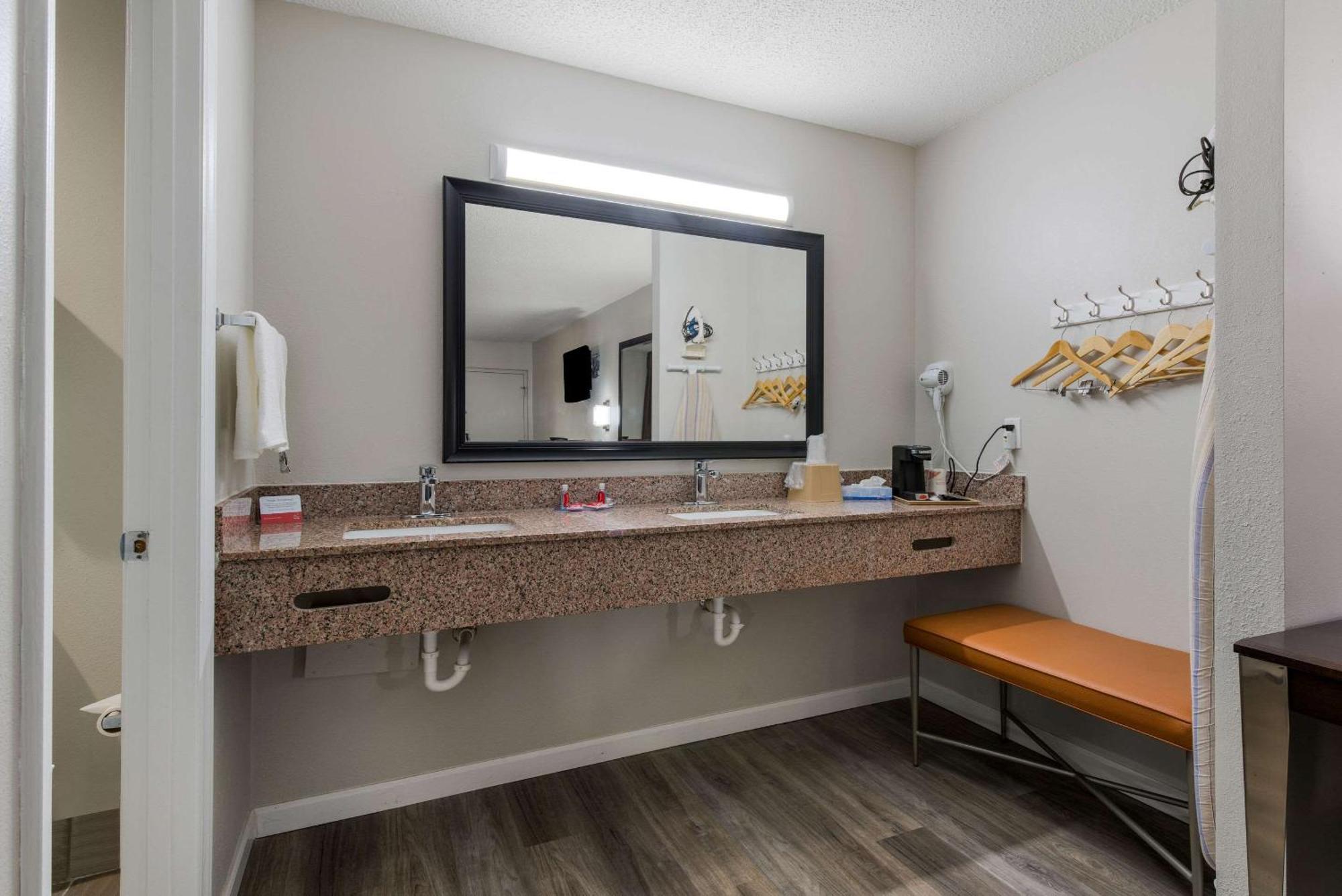 Palmetto Inn&Suites Cheraw Esterno foto